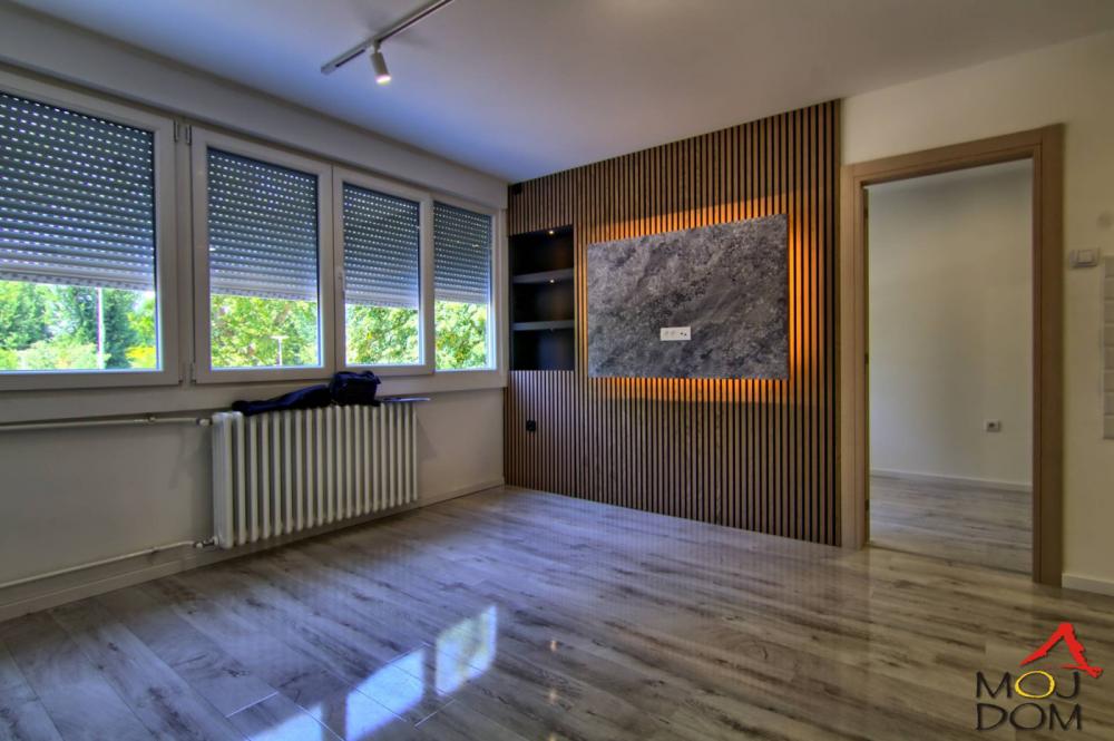 Slika 2 - Stan,NOVI SAD,BULEVAR,kv: 39, € 153500, ID: 1032537