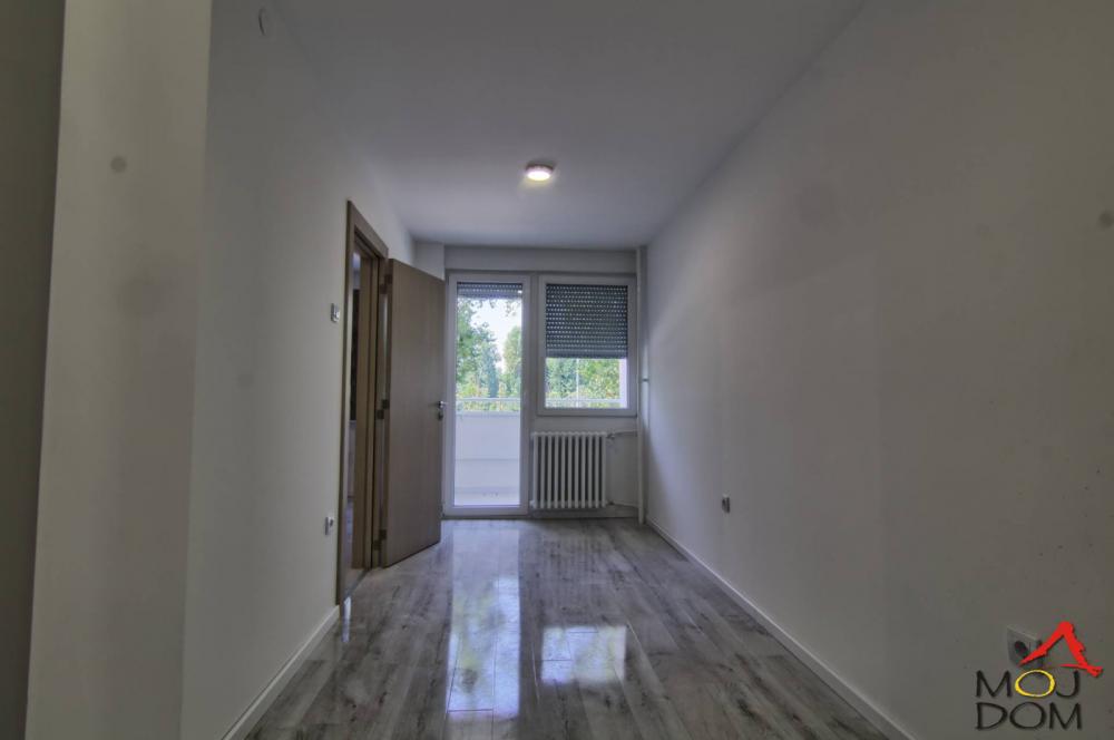 Slika 8 - Stan,NOVI SAD,BULEVAR,kv: 39, € 153500, ID: 1032537