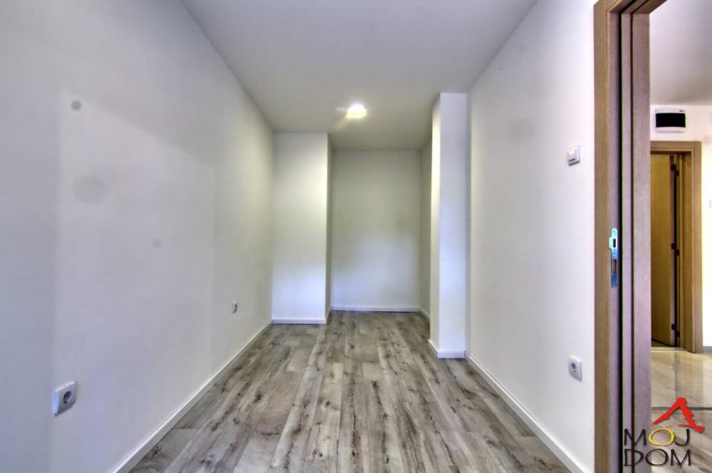Slika 9 - Stan,NOVI SAD,BULEVAR,kv: 39, € 153500, ID: 1032537