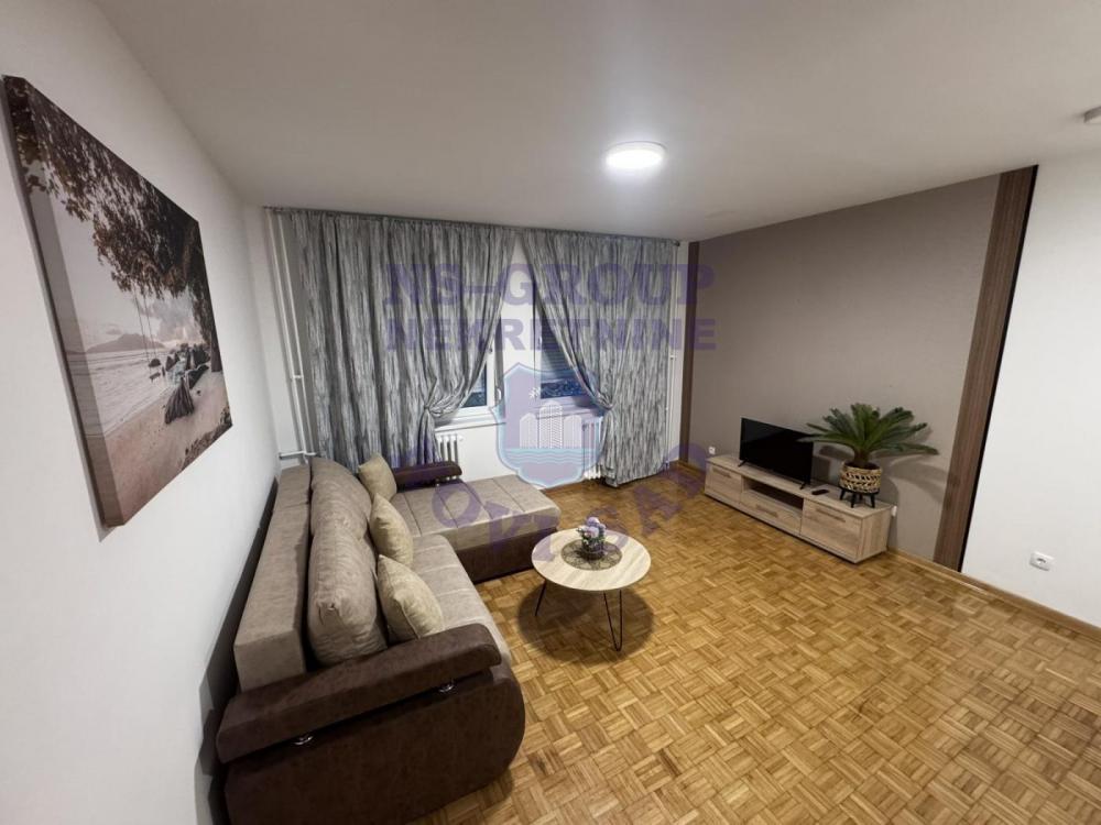 Glavna slika -Odlična garsonjera na Novom Naselju