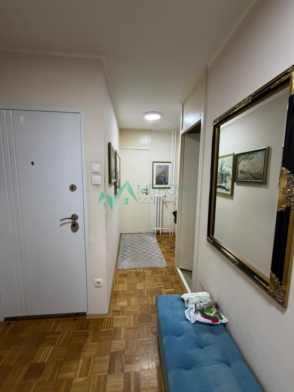 Slika 11 - Na prodaju četvoroiposoban stan, 80m² (76m² + dve terase)