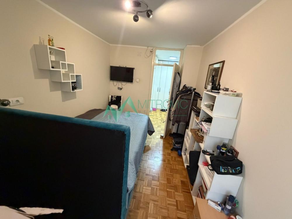Slika 9 - Na prodaju četvoroiposoban stan, 80m² (76m² + dve terase)