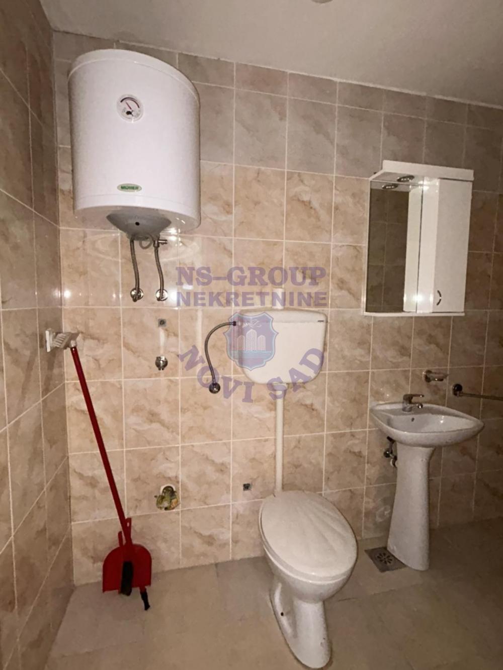 Slika 6 - Jednoiposoban, 27m2, Bulevar patrijarha Pavla (Somborski bulevar) Novi Sad, sa terasom