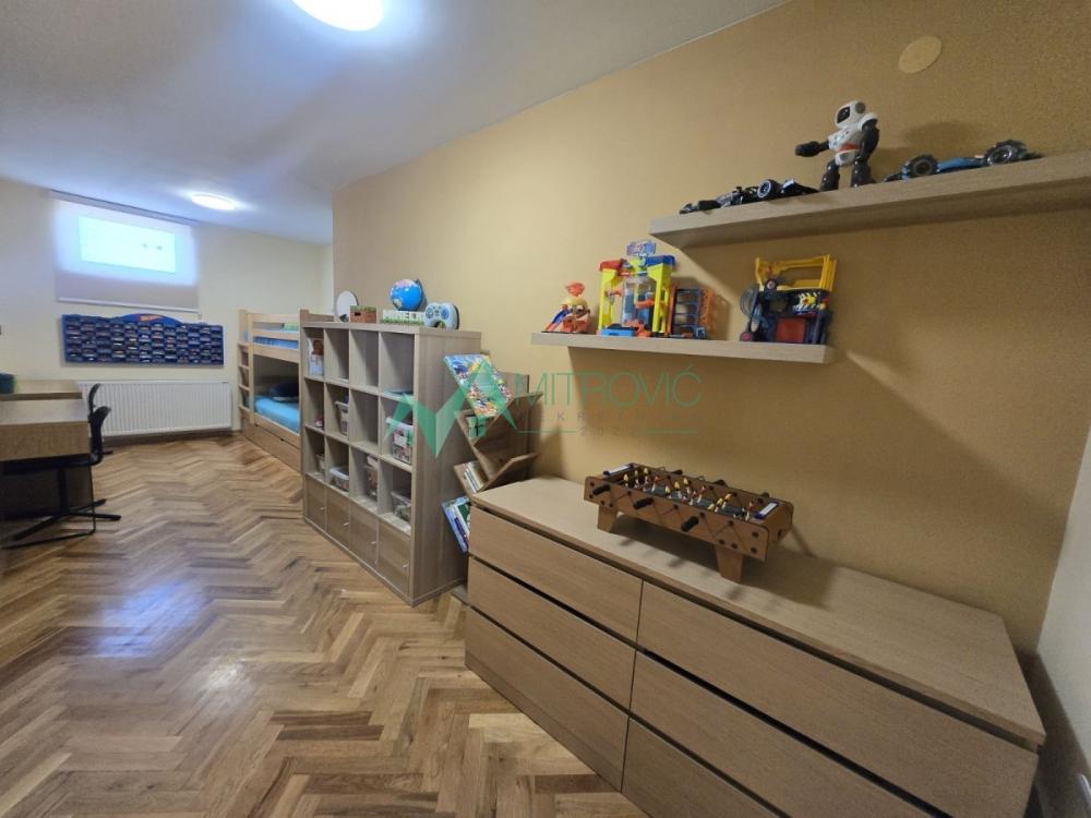 Slika 2 - Novi Sad, Nova Detelinara - Kompletno namešten troiposoban stan na dva nivoa 72m2 + dva parking mesta u dvorišu