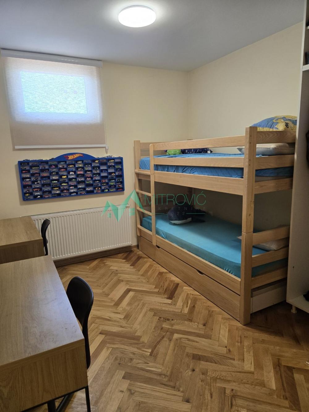 Slika 4 - Novi Sad, Nova Detelinara - Kompletno namešten troiposoban stan na dva nivoa 72m2 + dva parking mesta u dvorišu