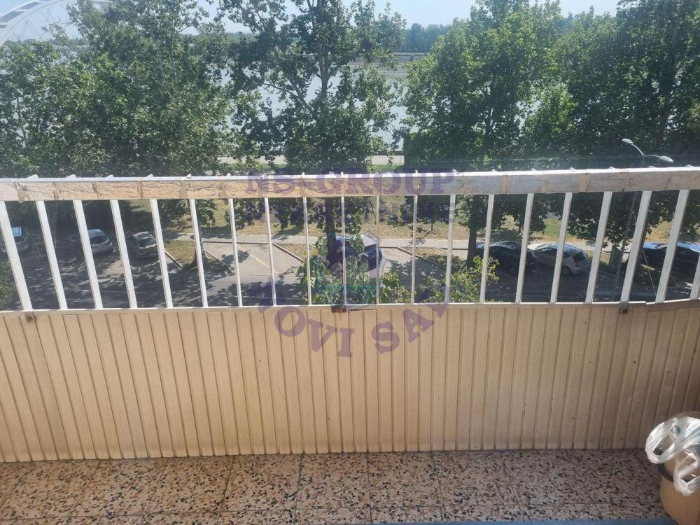 Slika 7 - Na prodaju stan na keju - trosoban!