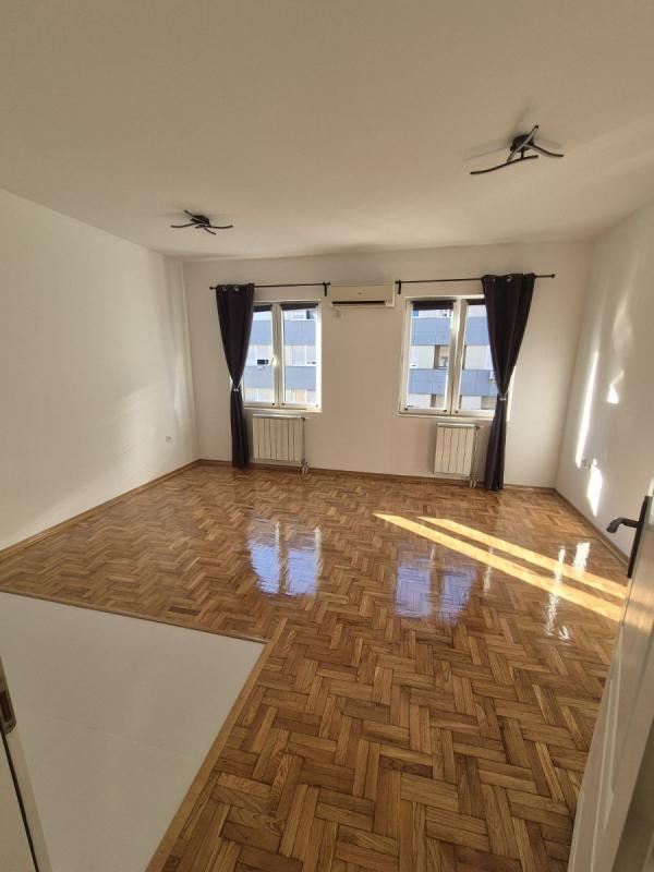 Glavna slika -Stan,NOVI SAD,NOVI BULEVAR,kv: 26.00, € 89100, ID: 1059577