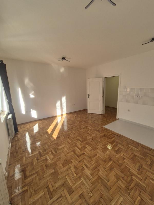 Slika 3 - Stan,NOVI SAD,NOVI BULEVAR,kv: 26.00, € 89100, ID: 1059577