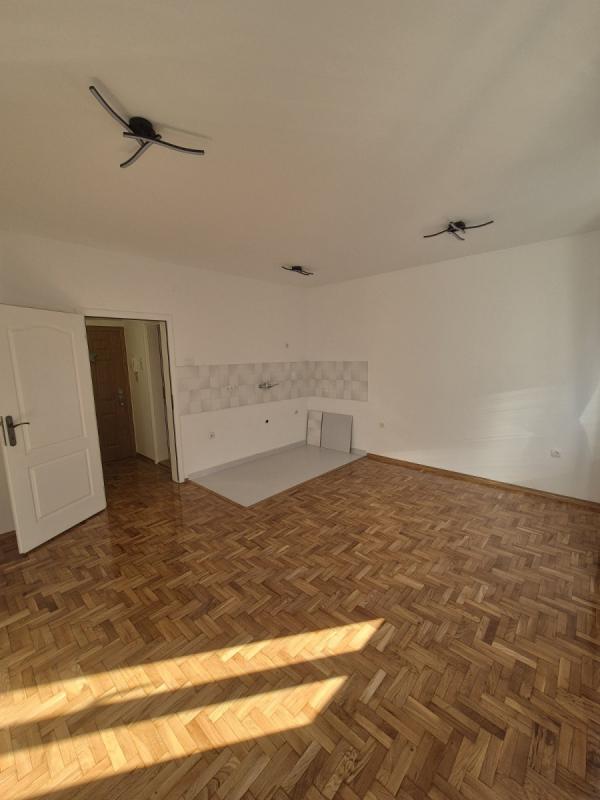 Slika 2 - Stan,NOVI SAD,NOVI BULEVAR,kv: 26.00, € 89100, ID: 1059577