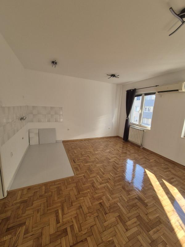 Slika 1 - Stan,NOVI SAD,NOVI BULEVAR,kv: 26.00, € 89100, ID: 1059577