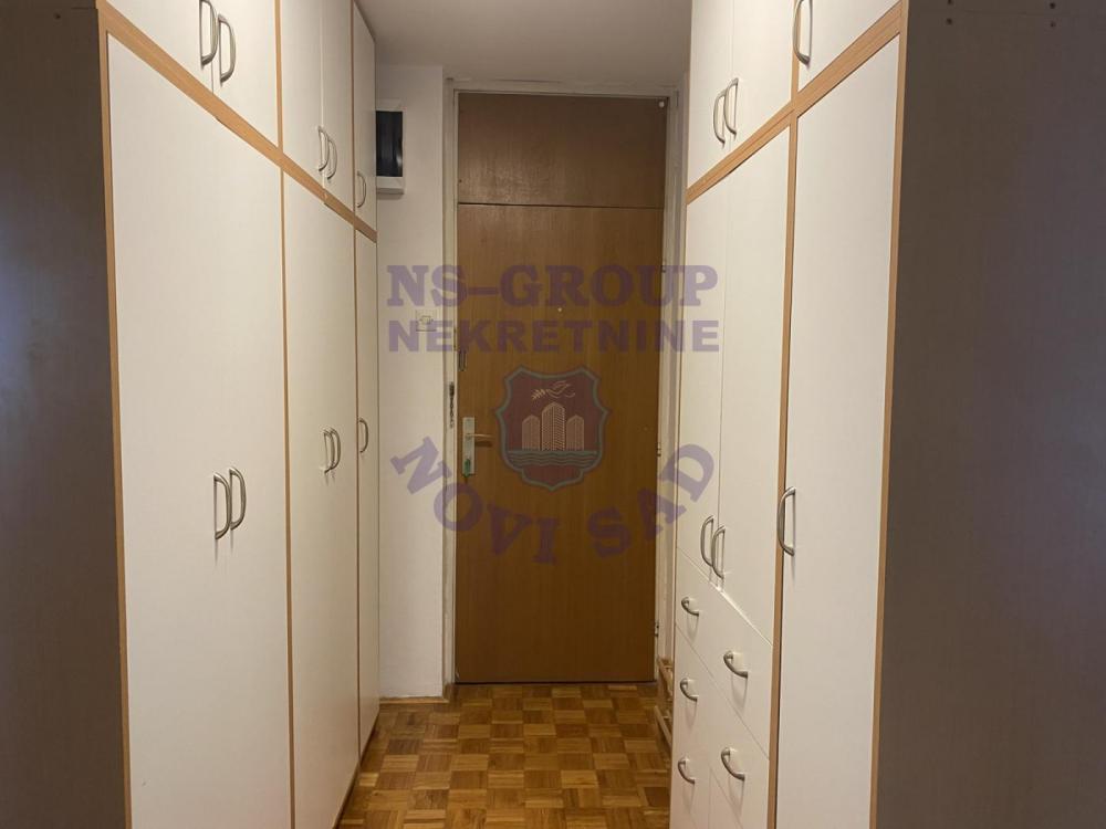 Slika 1 - Dvosoban, 54m2, Bulevar oslobođenja Novi Sad, sa terasom, ima lift