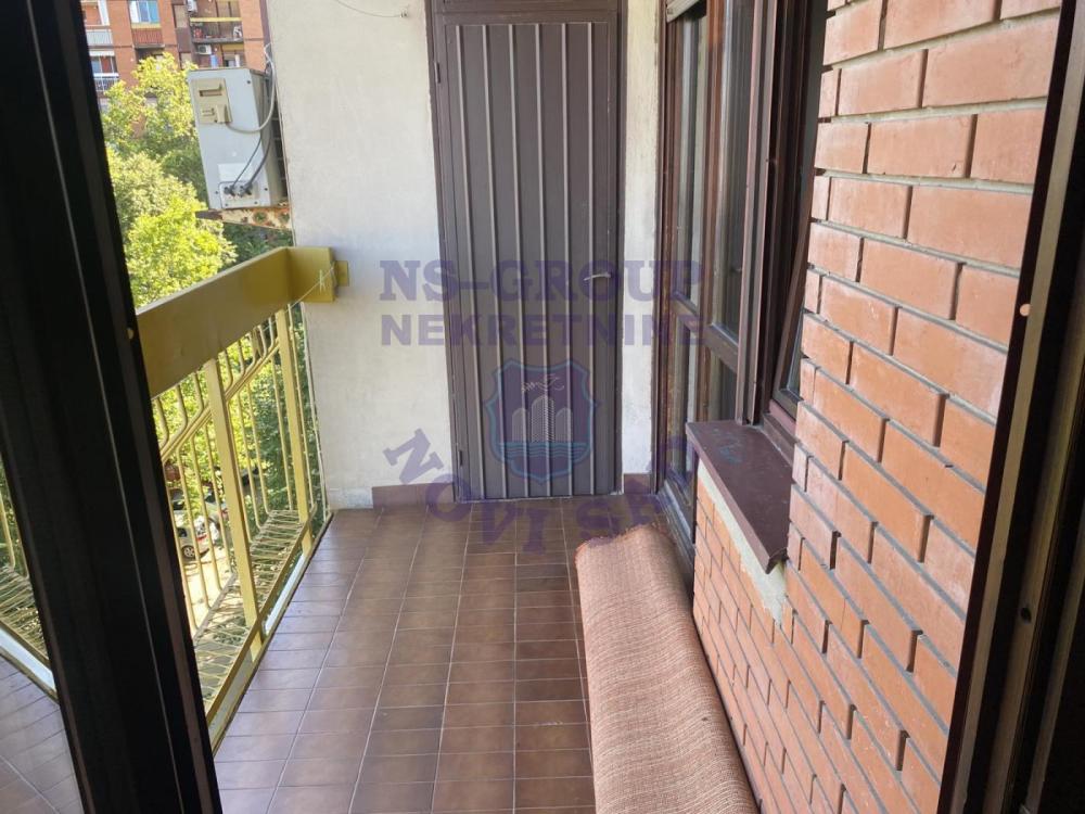Slika 2 - Dvosoban, 54m2, Bulevar oslobođenja Novi Sad, sa terasom, ima lift