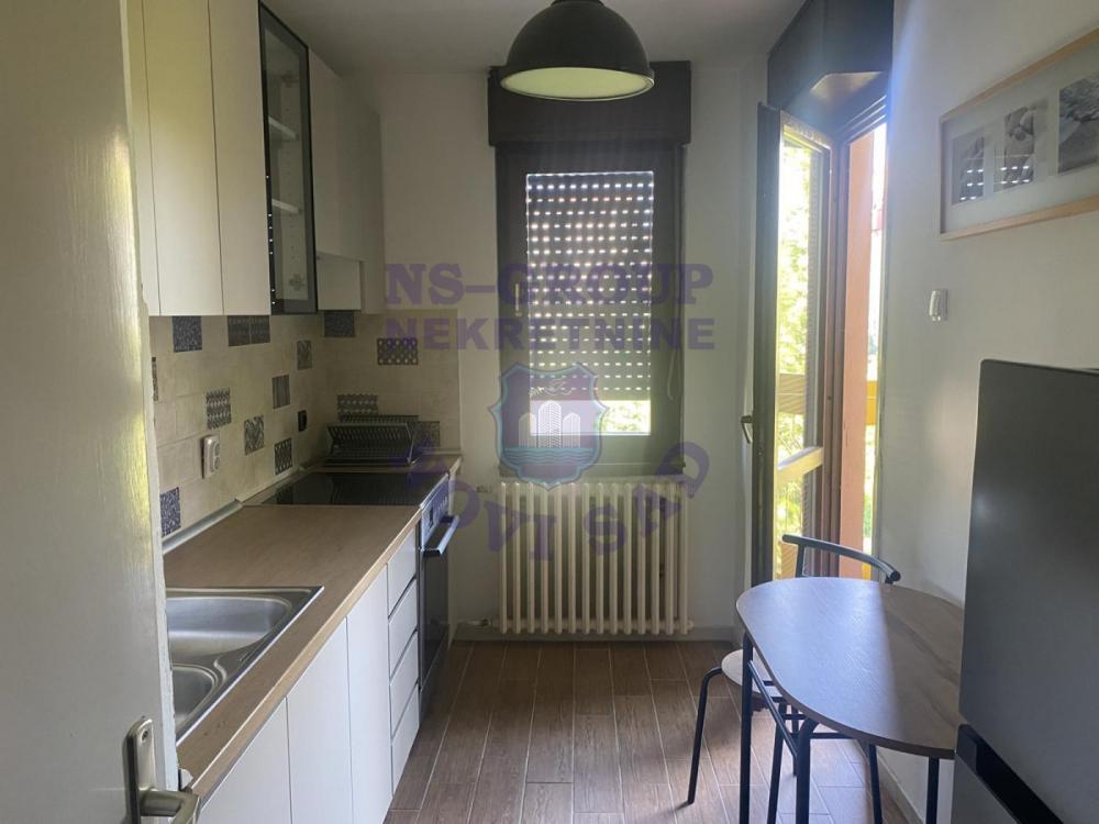Slika 4 - Dvosoban, 54m2, Bulevar oslobođenja Novi Sad, sa terasom, ima lift