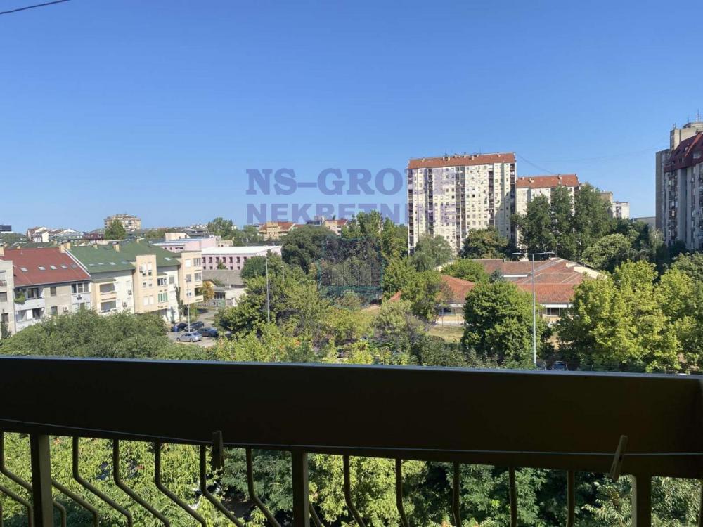 Slika 9 - Dvosoban, 54m2, Bulevar oslobođenja Novi Sad, sa terasom, ima lift
