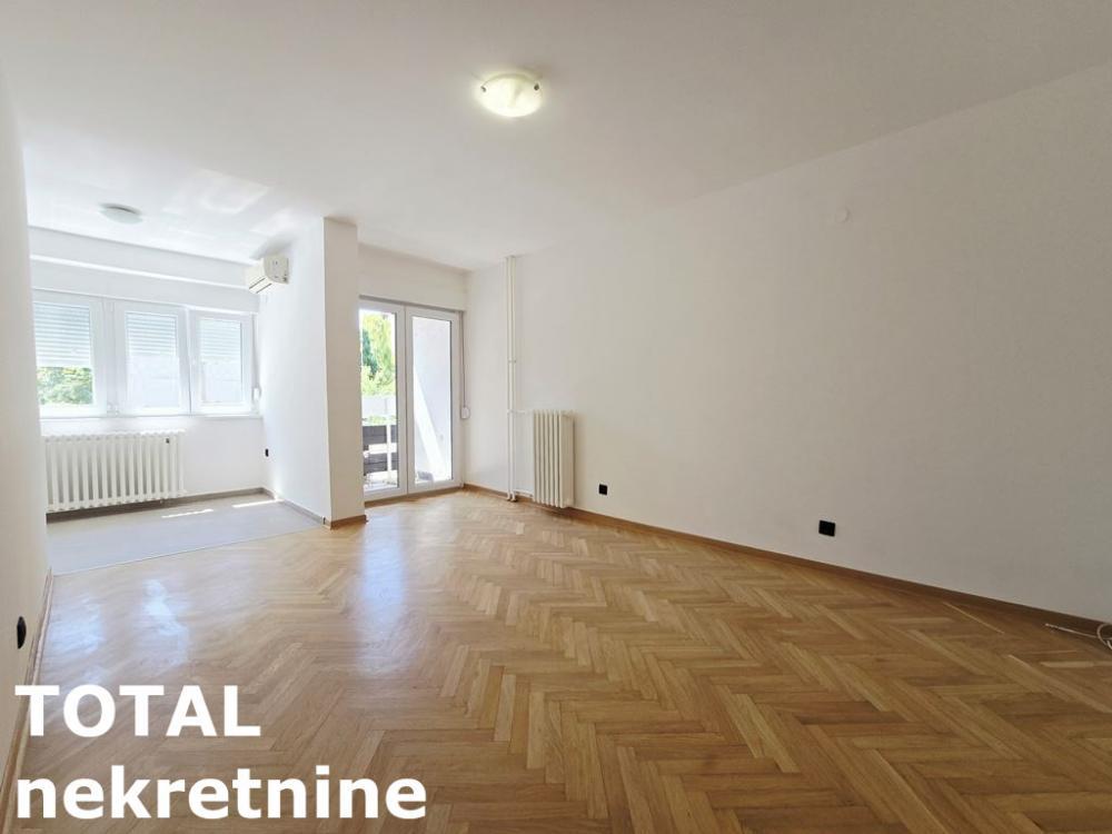 Glavna slika -Stan,NOVI SAD,BULEVAR,kv: 33.00, € 108000, ID: 1102953