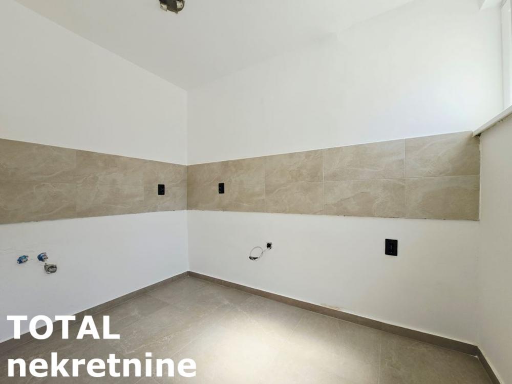 Slika 4 - Stan,NOVI SAD,BULEVAR,kv: 33.00, € 108000, ID: 1102953