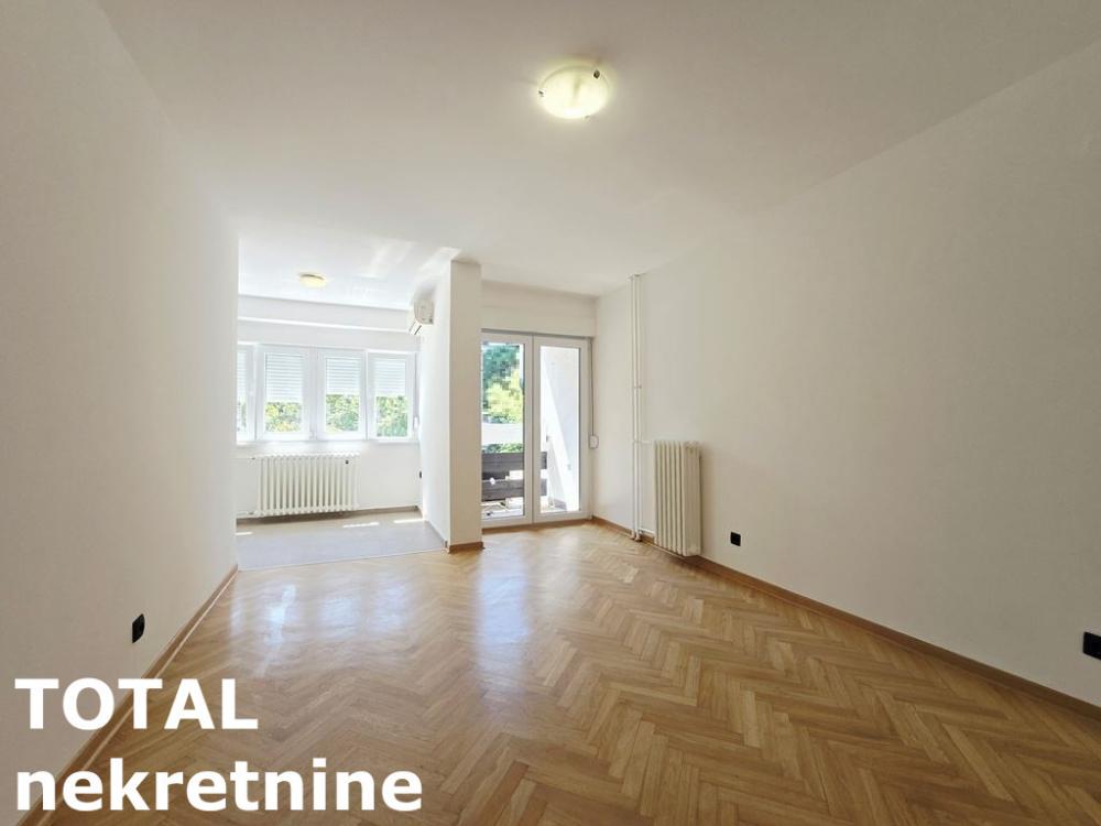 Slika 1 - Stan,NOVI SAD,BULEVAR,kv: 33.00, € 108000, ID: 1102953