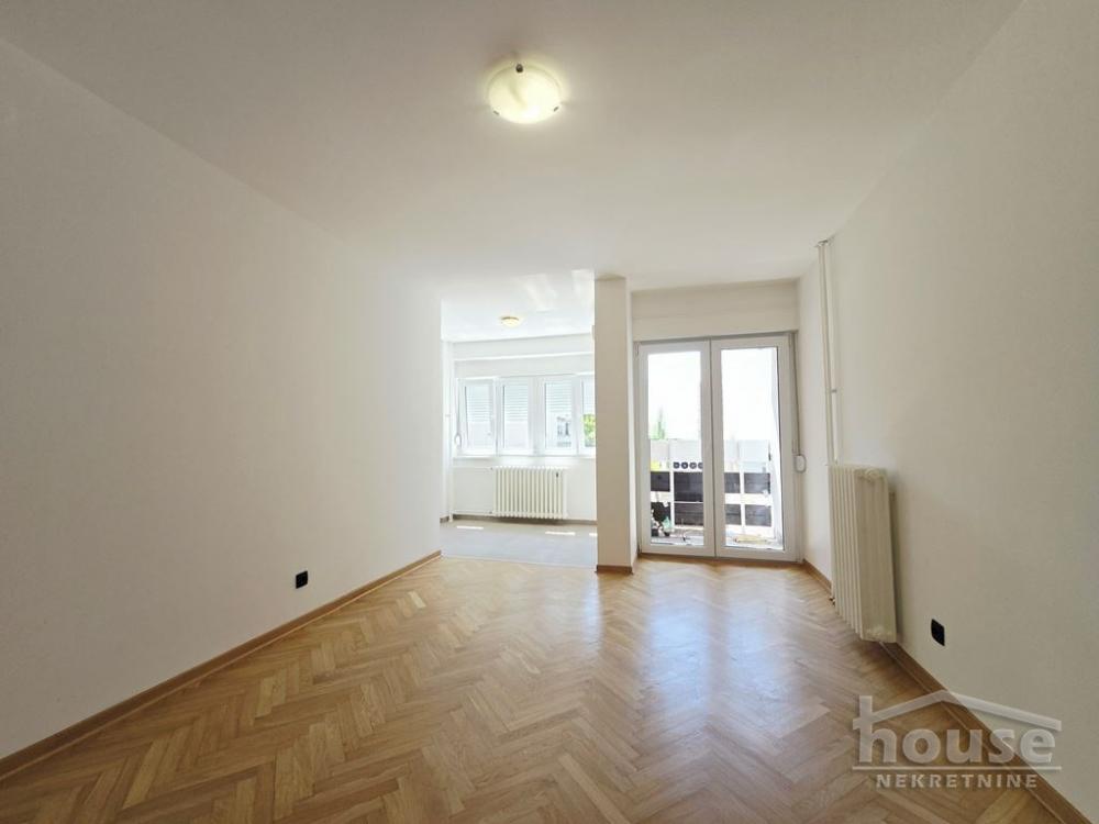 Slika 2 - Stan,NOVI SAD,BULEVAR,kv: 33.00, € 108000, ID: 1066107