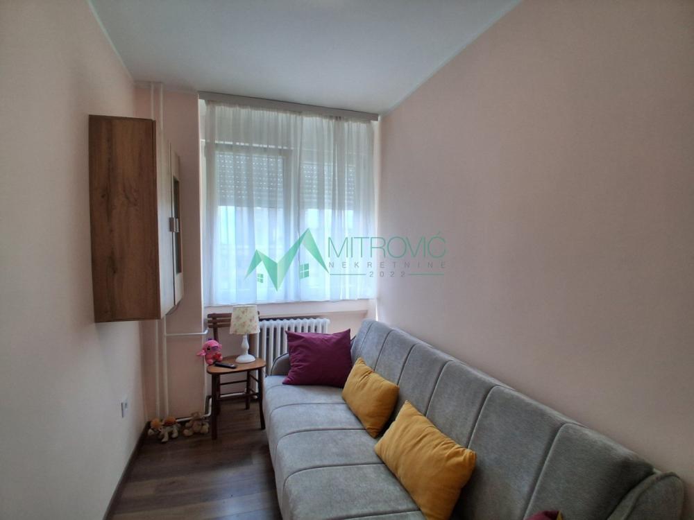 Slika 8 - TROSOBAN STAN 76m² – BULEVAR OSLOBOĐENJA – MOGUĆNOST ČETVOROSOBNOG (šifra nekretnine  1004560) 