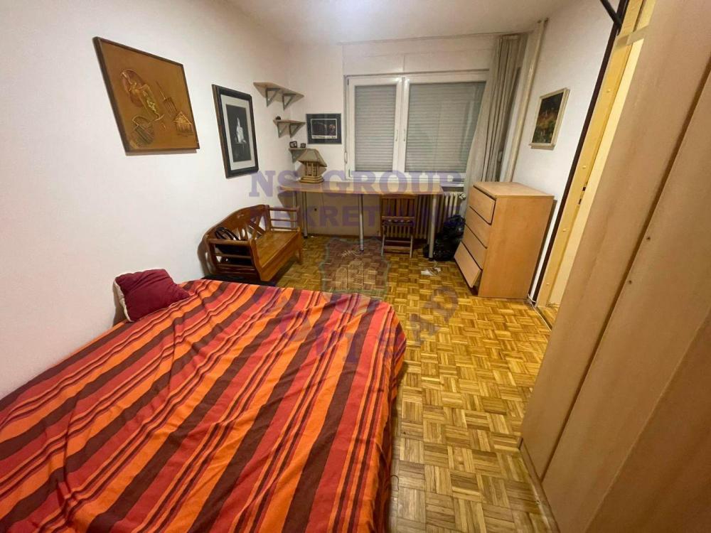 Slika 5 - Odličan četvorosoban stan u Petrovaradinu!