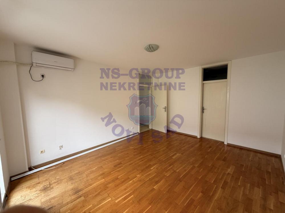 Slika 3 - Dvosoban, 52m2, Nova Detelinara Novi Sad, sa terasom, ima lift