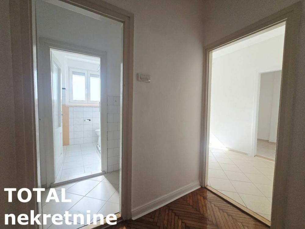 Slika 2 - Stan,NOVI SAD,KEJ,kv: 44.00, € 120000, ID: 1100375