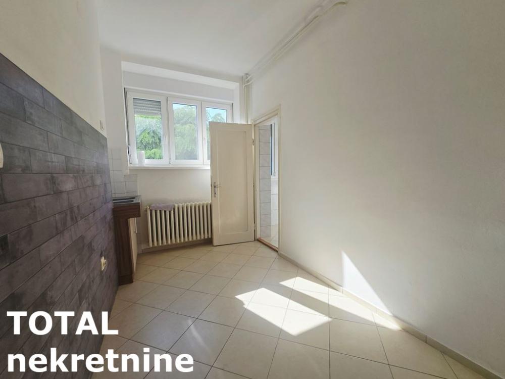 Slika 3 - Stan,NOVI SAD,KEJ,kv: 44.00, € 120000, ID: 1100375