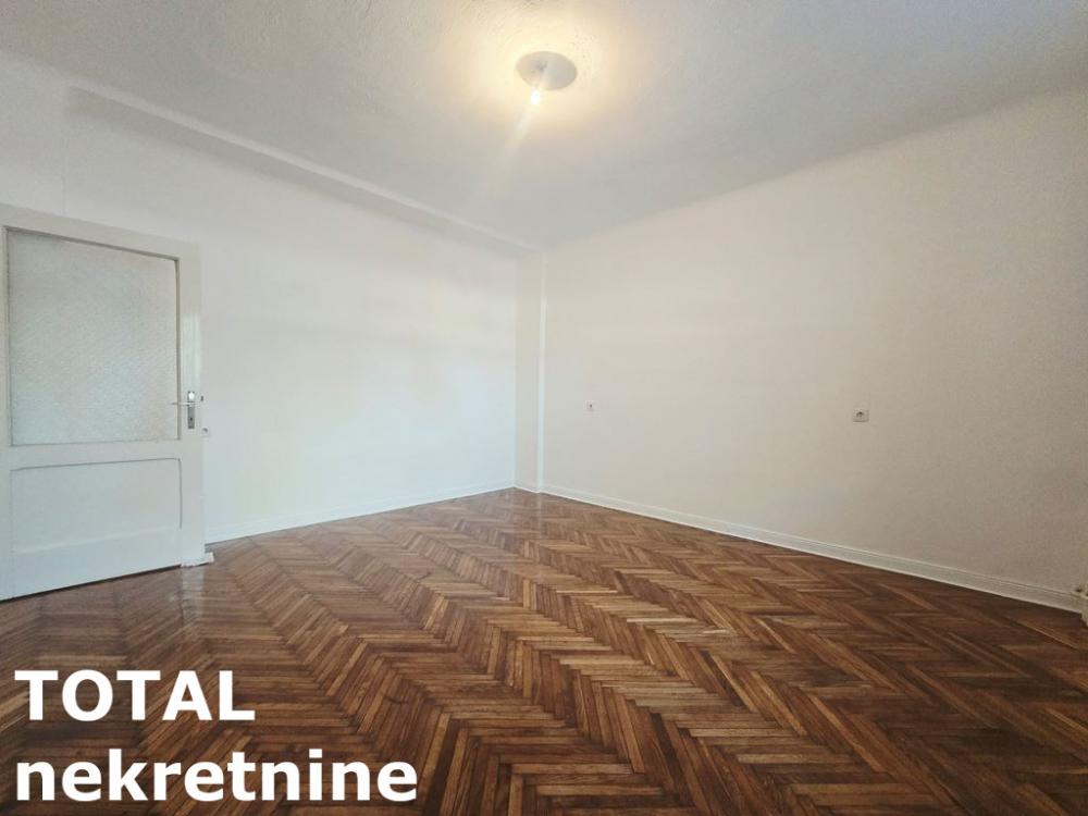 Slika 1 - Stan,NOVI SAD,KEJ,kv: 44.00, € 120000, ID: 1100375