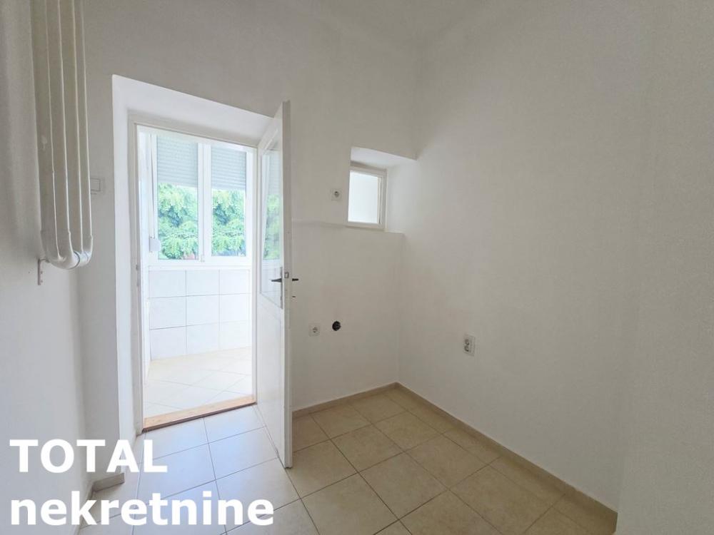 Slika 6 - Stan,NOVI SAD,KEJ,kv: 44.00, € 120000, ID: 1100375
