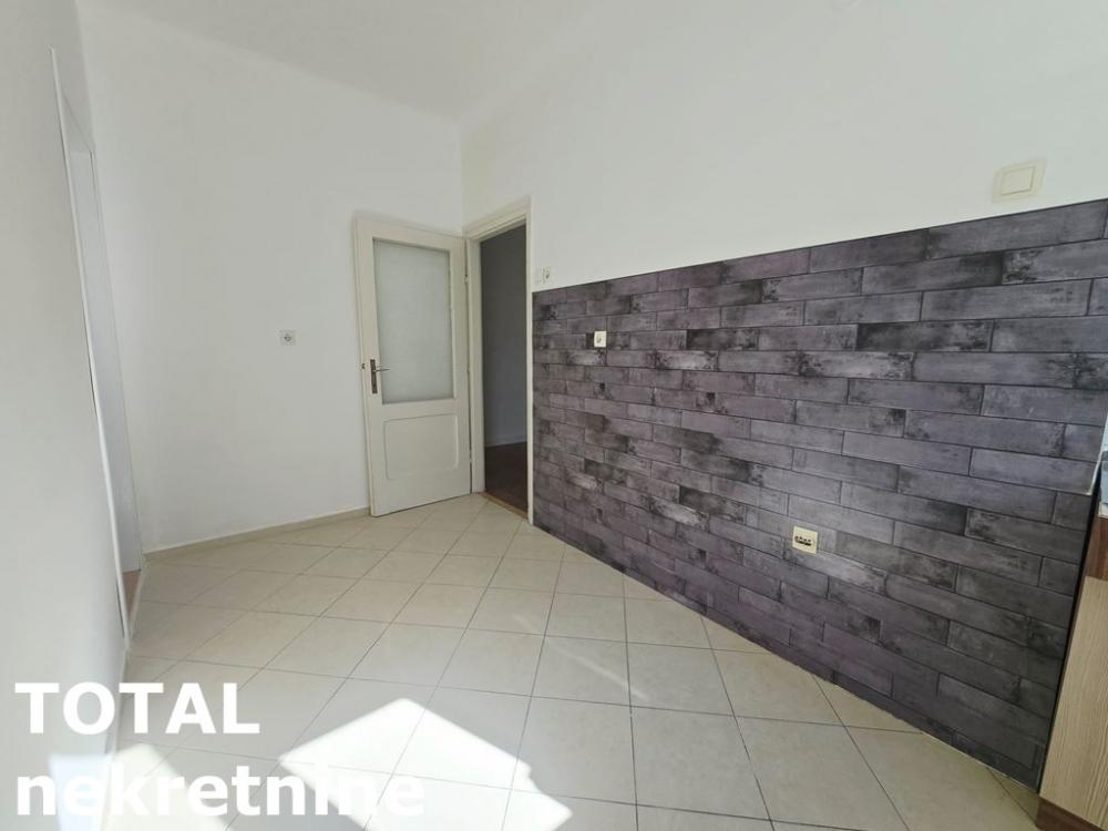 Slika 4 - Stan,NOVI SAD,KEJ,kv: 44.00, € 120000, ID: 1100375