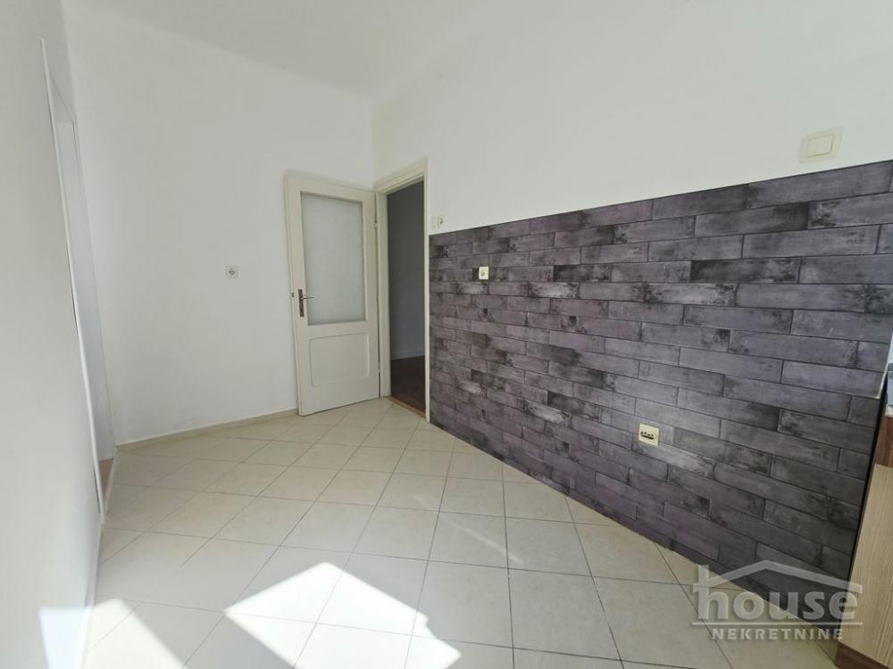 Slika 3 - Stan,NOVI SAD,KEJ,kv: 44.00, € 120000, ID: 1063527