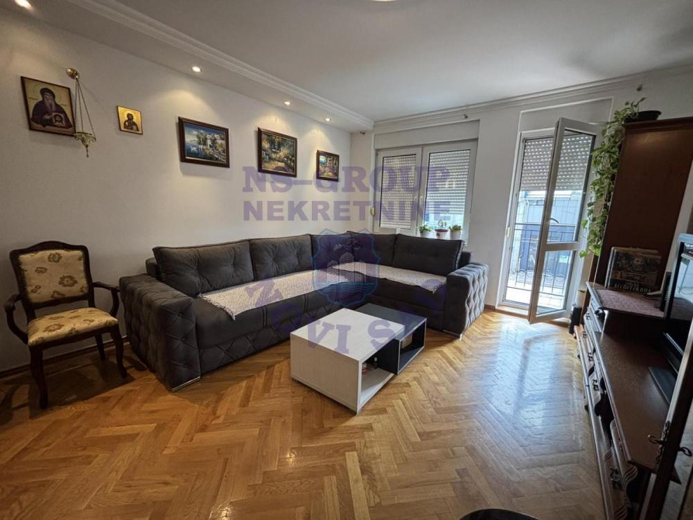 Slika 2 - Trosoban, 70m2, Podbara Novi Sad, sa terasom
