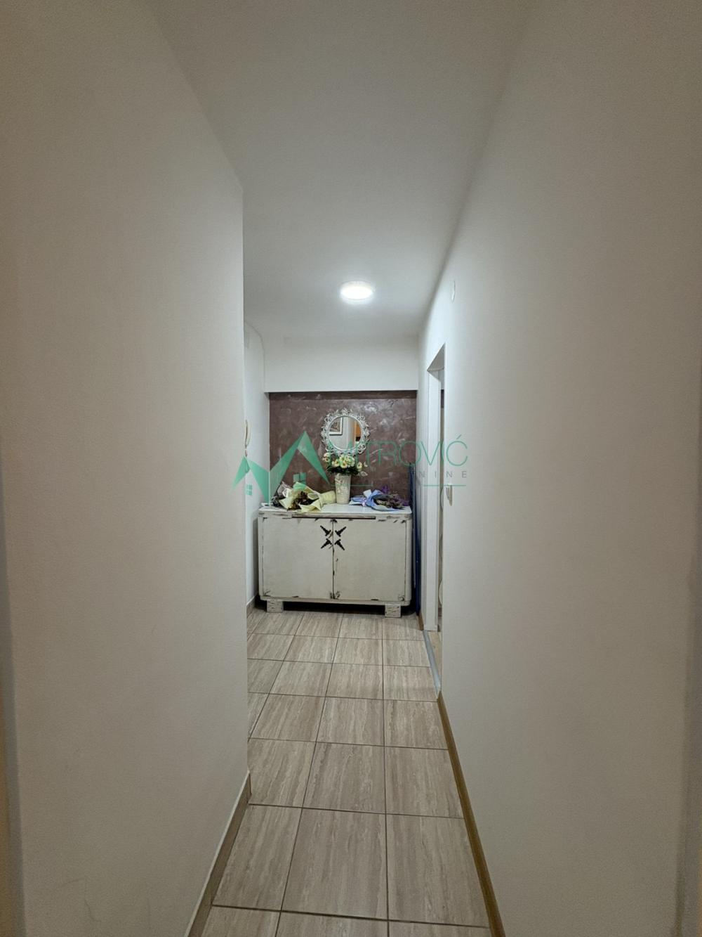 Slika 2 - Na prodaju trosoban stan u centru Novog Sada (Šifra: 1004555) 