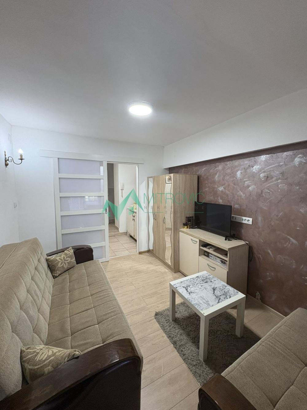 Slika 1 - Na prodaju trosoban stan u centru Novog Sada (Šifra: 1004555) 