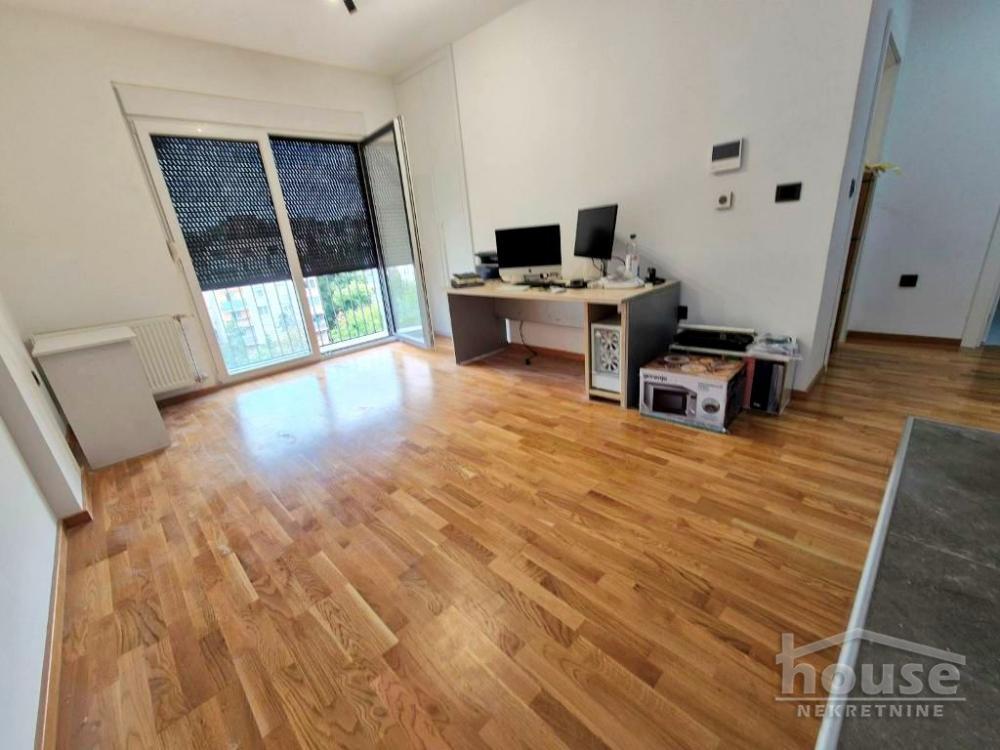 Glavna slika -Stan,NOVI SAD,BULEVAR,kv: 40.00, € 132000, ID: 1066086