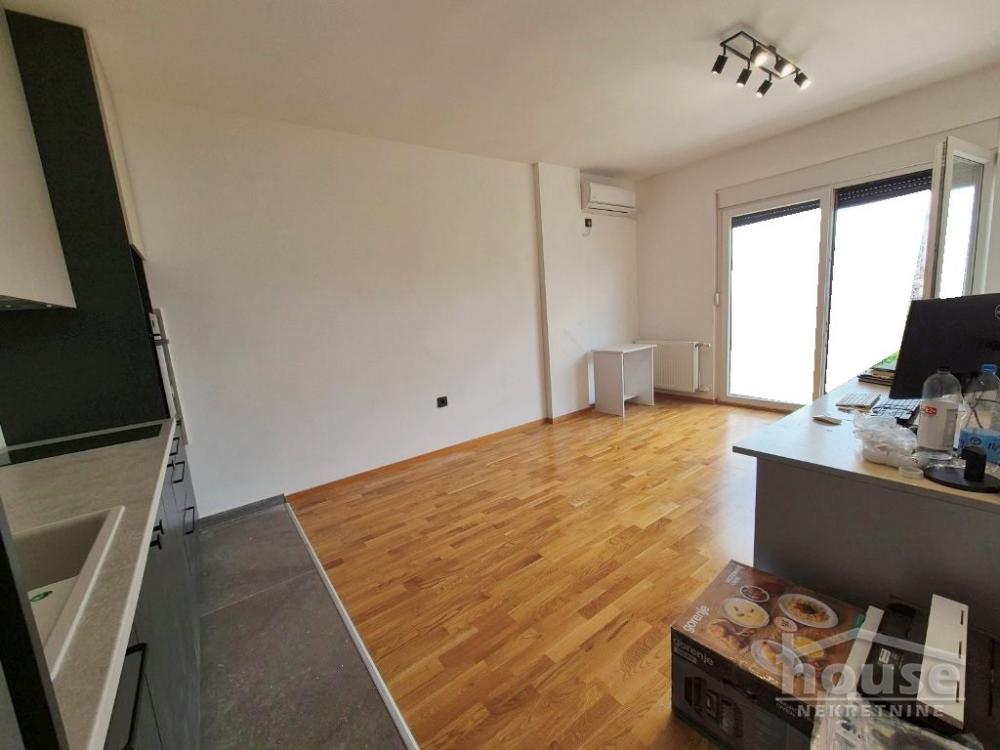 Slika 4 - Stan,NOVI SAD,BULEVAR,kv: 40.00, € 132000, ID: 1066086