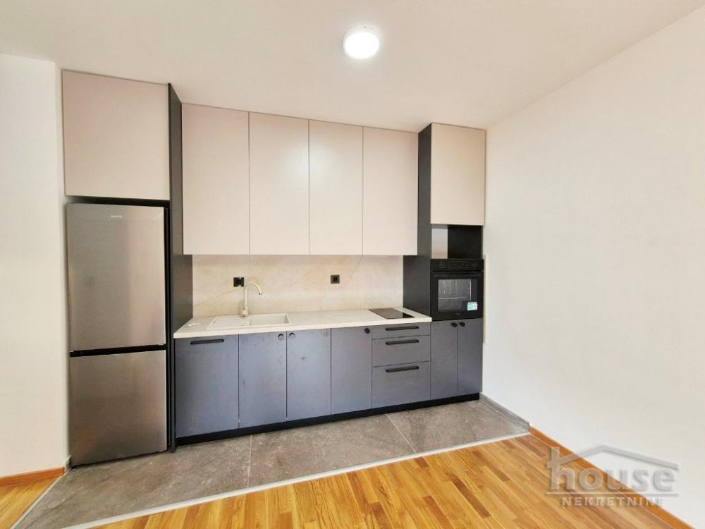 Slika 5 - Stan,NOVI SAD,BULEVAR,kv: 40.00, € 132000, ID: 1066086