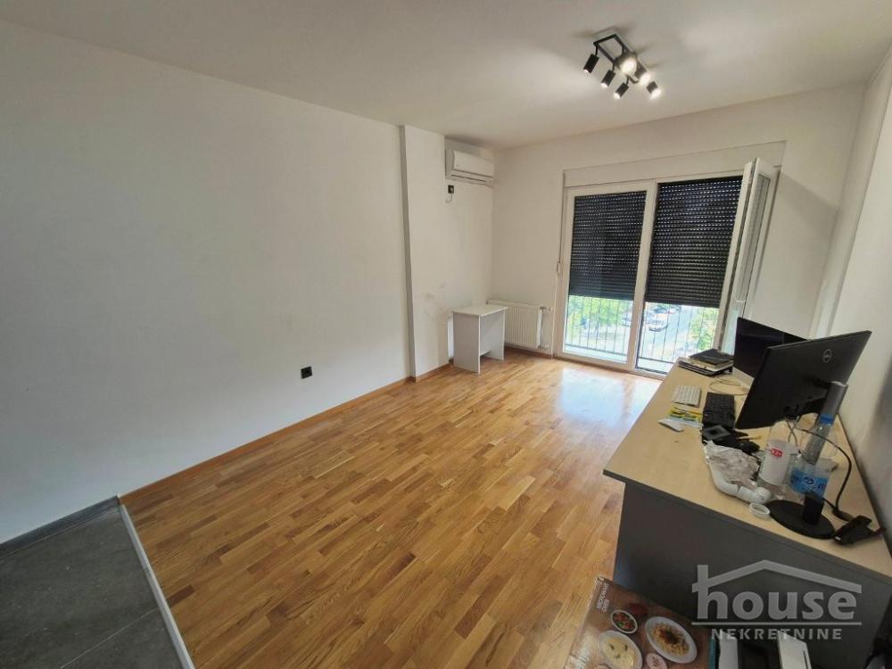Slika 3 - Stan,NOVI SAD,BULEVAR,kv: 40.00, € 132000, ID: 1066086