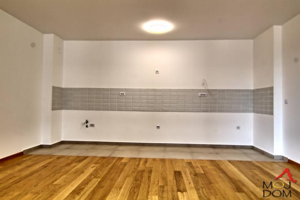 Slika 7 - Stan,NOVI SAD,PODBARA,kv: 109, € 370491, ID: 1032553