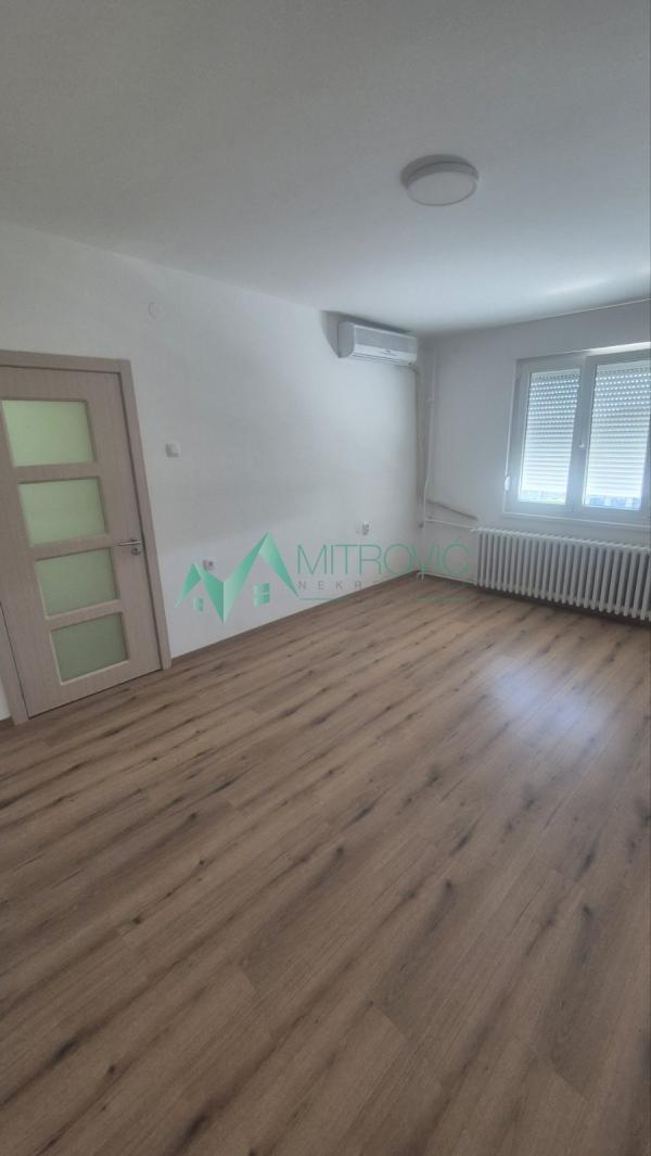 Glavna slika -Novi Sad, Sajam - Renoviran dvosoban stan (šifra: 1004574)  