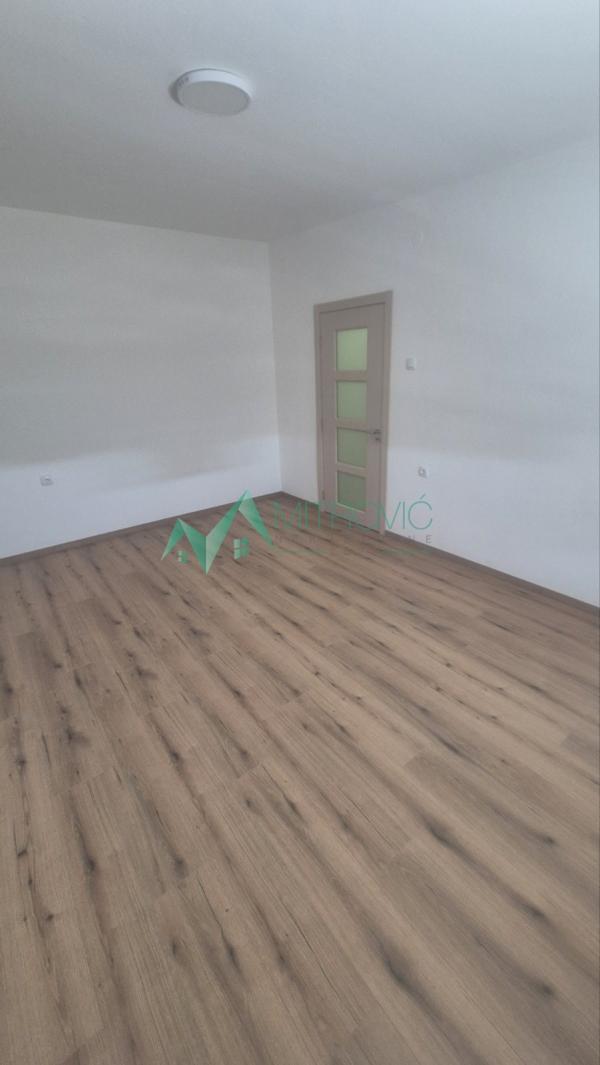 Slika 1 - Novi Sad, Sajam - Renoviran dvosoban stan (šifra: 1004574)  