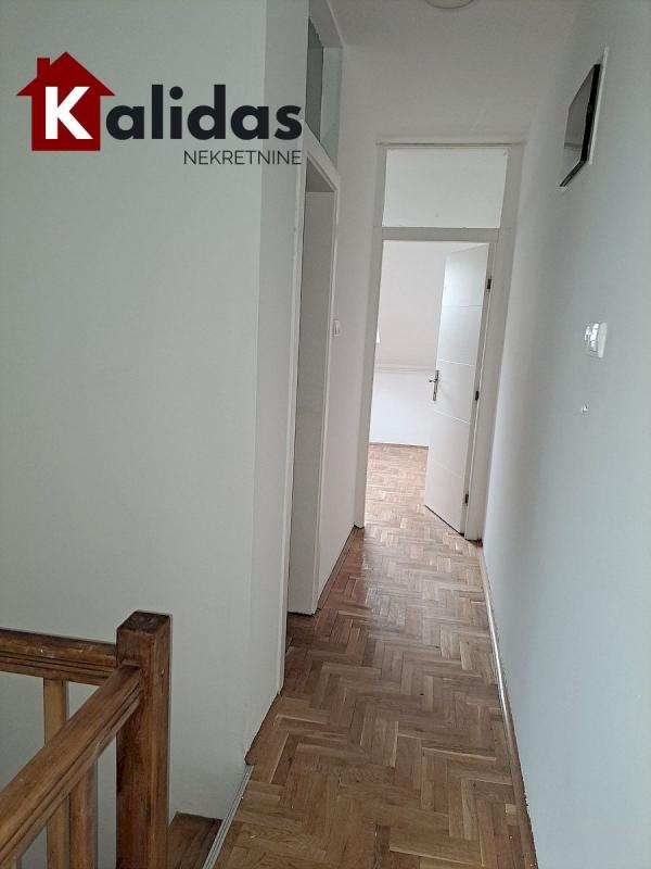 Slika 6 - Stan,NOVI SAD,BULEVAR,kv: 71, € 160000, ID: 1005241