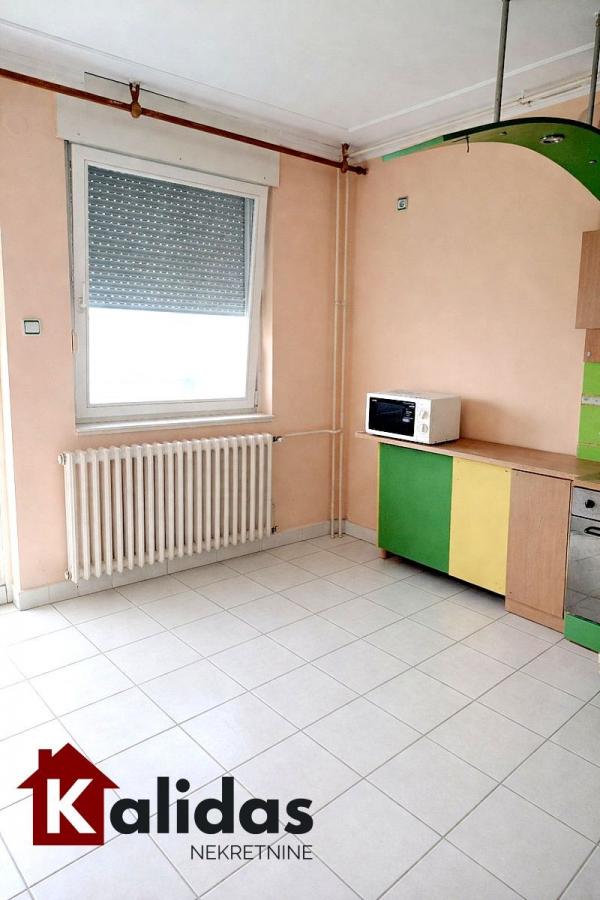 Slika 2 - Stan,NOVI SAD,BULEVAR,kv: 71, € 160000, ID: 1005241