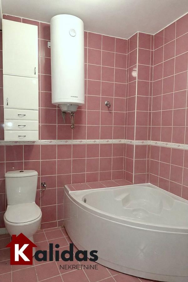 Slika 4 - Stan,NOVI SAD,BULEVAR,kv: 71, € 160000, ID: 1005241