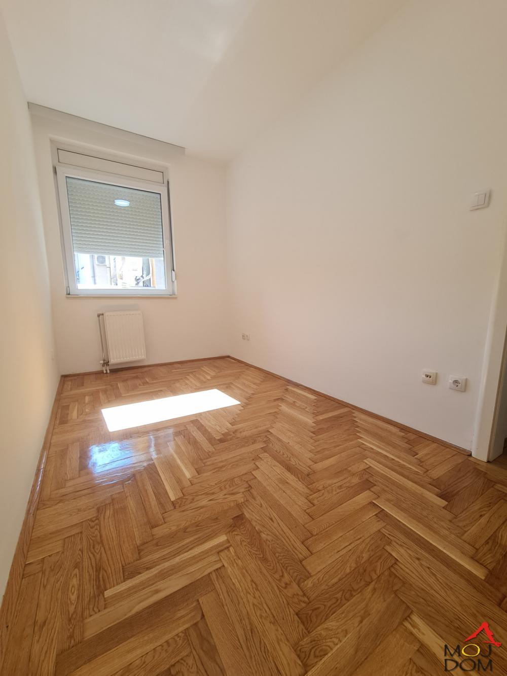 Slika 9 - Stan,NOVI SAD,SAJAM,kv: 36, € 132850, ID: 1032601