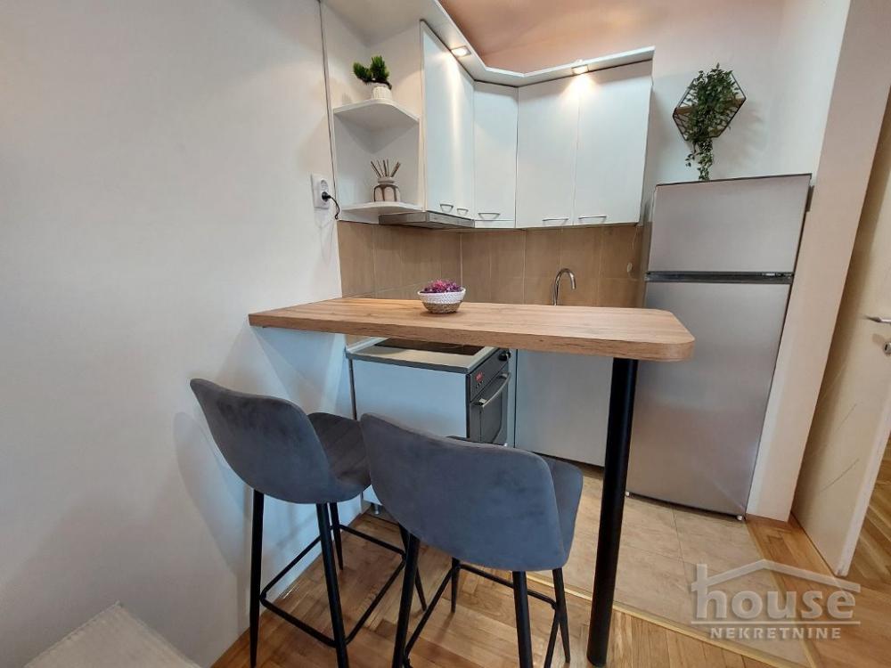 Slika 8 - Stan,NOVI SAD,BULEVAR,kv: 36.00, € 129000, ID: 1066128