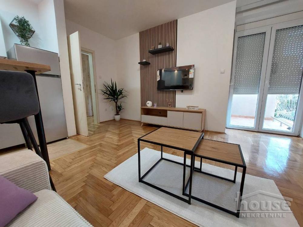 Slika 3 - Stan,NOVI SAD,BULEVAR,kv: 36.00, € 129000, ID: 1066128