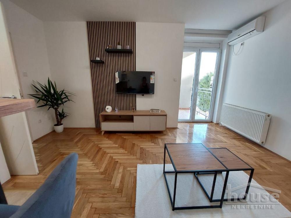 Slika 2 - Stan,NOVI SAD,BULEVAR,kv: 36.00, € 129000, ID: 1066128