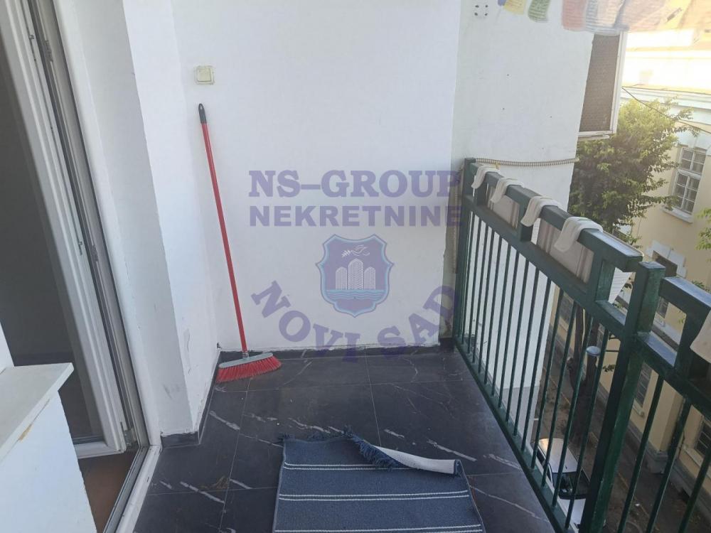 Glavna slika -Prodaje se odličan dvoiposoban stan kod Socijalnog.