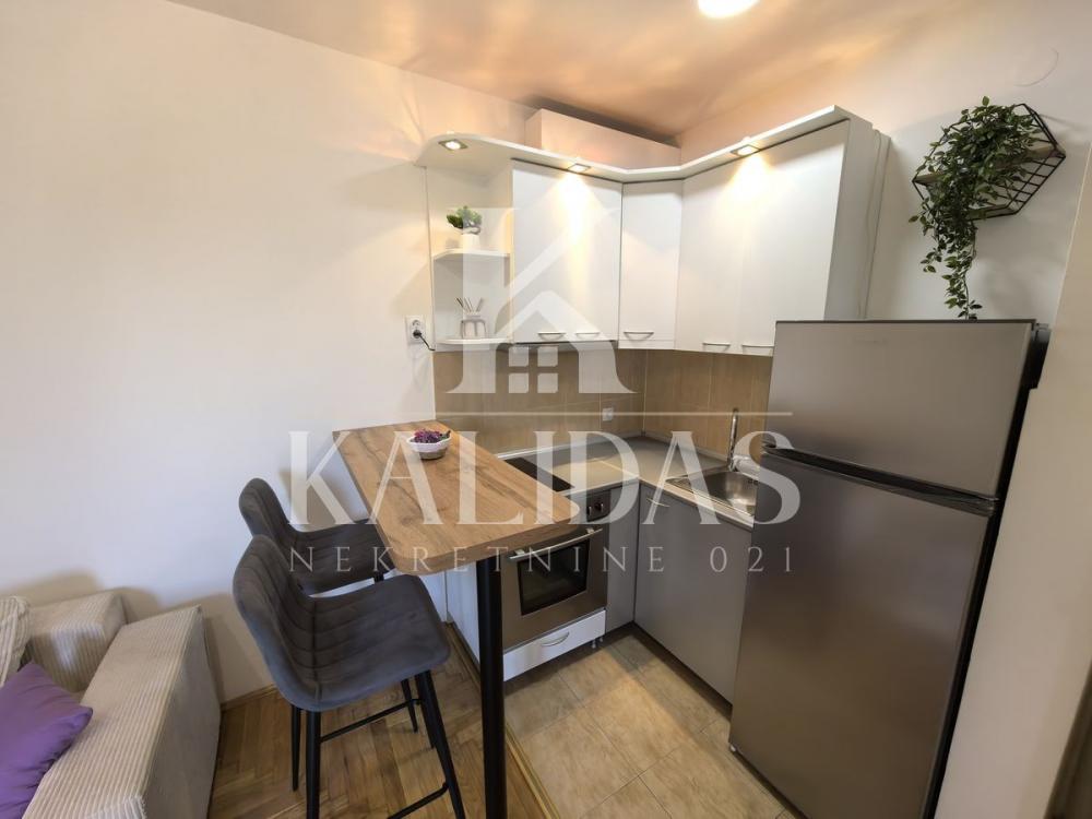 Slika 2 - Stan,NOVI SAD,BULEVAR,kv: 36, € 133000, ID: 1008895